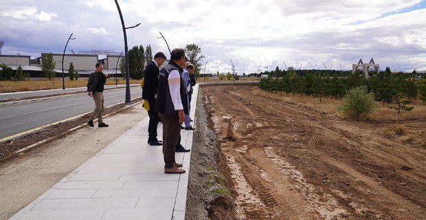 Kampüs Yerleşkesindeki Çalışmalar Rektör Çakmak Tarafından İncelendi haber görseli