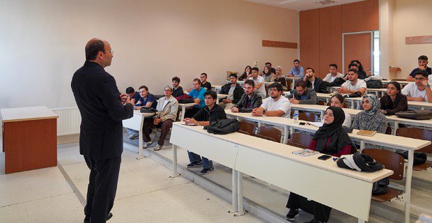ETÜ’de 2026-2027 Akademik Yılının İlk Dersini “Terörsüz Türkiye” Temasıyla Rektör Çakmak Verdi haber görseli