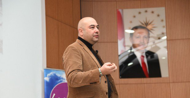 Prof. Dr. Sadi Evren ŞEKER Tarafından 'Bilişim Sektöründe Girişimcilik ve Kariyer: Yapay Zeka Uygulamaları' Başlıklı Seminer Düzenlendi.