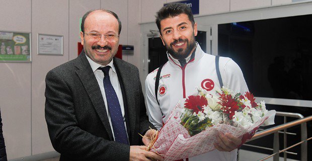 Fakültemiz öğretim üyelerinden Dr. Öğr. Üyesi Cebrail GENÇOĞLU'nun Büyük Başarısı
