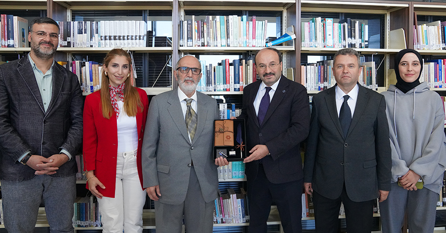 ETÜ Kütüphanesi, Prof. Dr. Turgut Karabey’in 12.680 Eserlik Kitap Bağışı ile Akademik Mirasını Güçlendiriyor