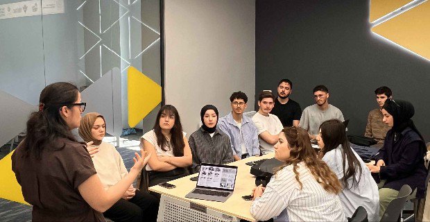 "Mimarlıkta Malzeme ve Teknoloji: Beton - Cam - Tuğla" atölyesinin ilk günü gerçekleştirildi.