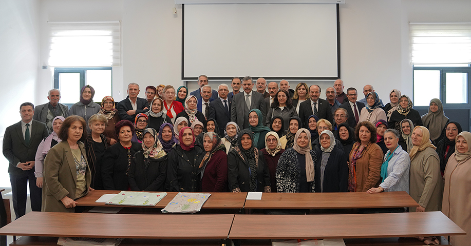 Vali Çiftçi Tazelenme Üniversitesinde Öğrencilerle Buluştu