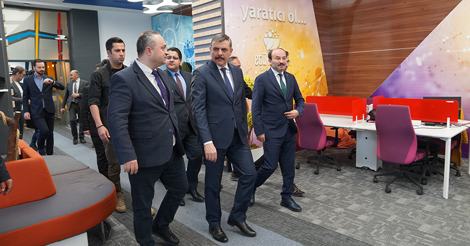 Vali Çiftçi ETÜ Kristal’e Konuk Oldu