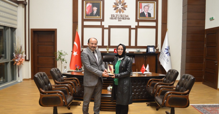 Türkçe Kategorisinde Birinci Olan Projeye Rektör Çakmak’tan Tebrik