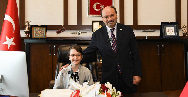 Rektör Çakmak, 23 Nisan’da Makamını Asya Mina’ya Devretti