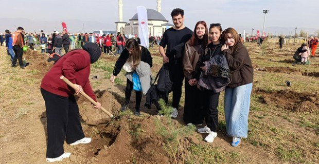 Fakültemiz Öğrencileri Fidan Dikim Etkinliğine Katıldı (11.11.2025).