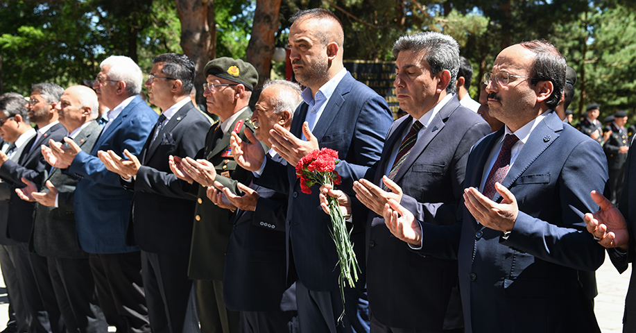 Rektör Bülent Çakmak 15 Temmuz Demokrasi ve Milli Birlik Günü Anma Etkinliklerine Katıldı