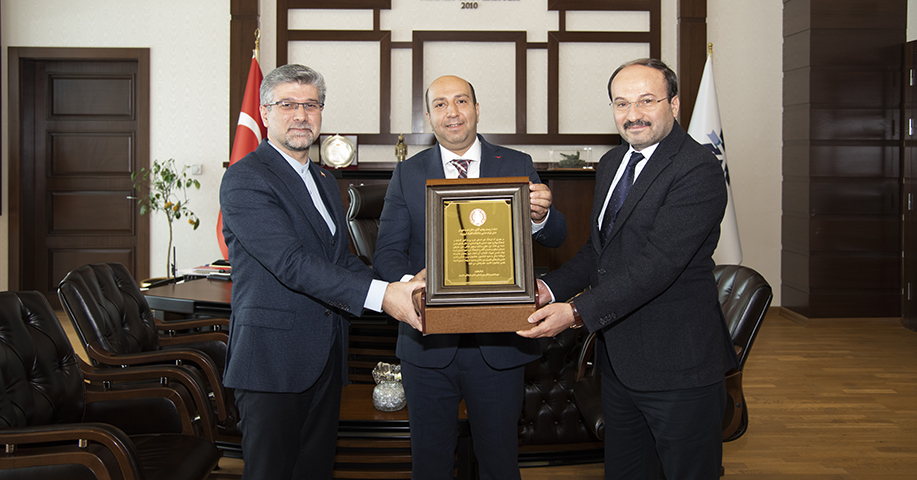 Uluslararası Şehriyar Bilim ve Kültür Festivalinden ETÜ'ye Ödül