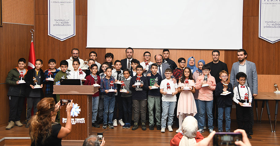ETÜ’de Mucit Çocuklar İçin Ödül Töreni Düzenlendi
