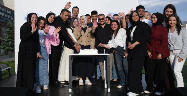 Fakültemizde Mezuniyet Sevinci