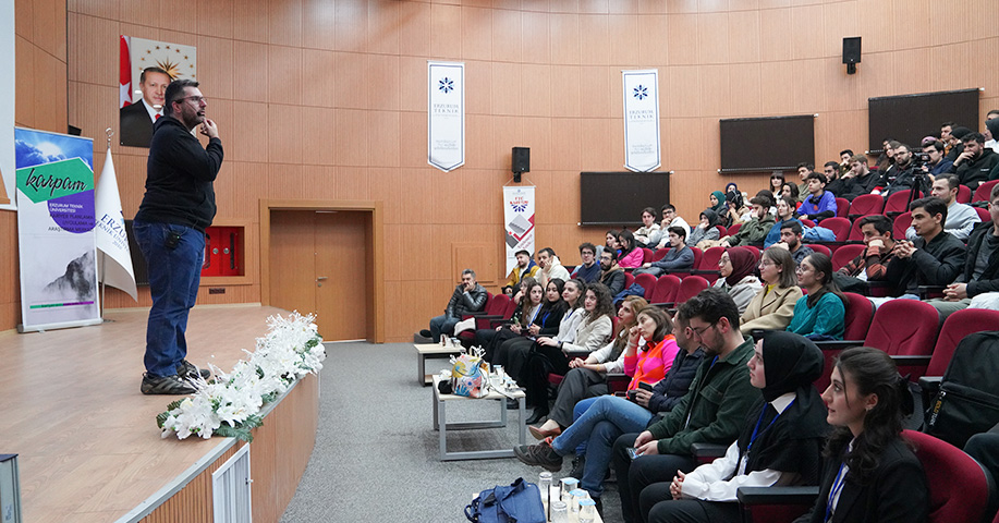 Microsoft’un Teknoloji Lideri ETÜ’lü Öğrencilerle Bir Araya Geldi