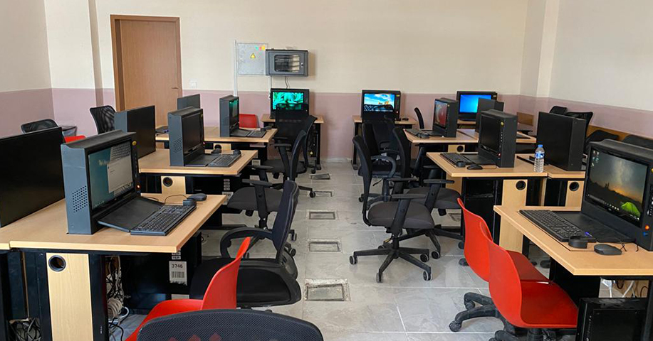 ETÜ'den Mümtaz Turhan Anadolu Lisesine Jest  