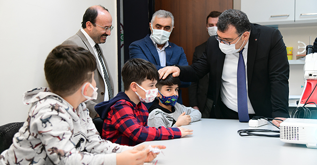 TÜBİTAK Başkanı Mandal, ETÜ’nün İnovasyon Merkezlerine Konuk Oldu