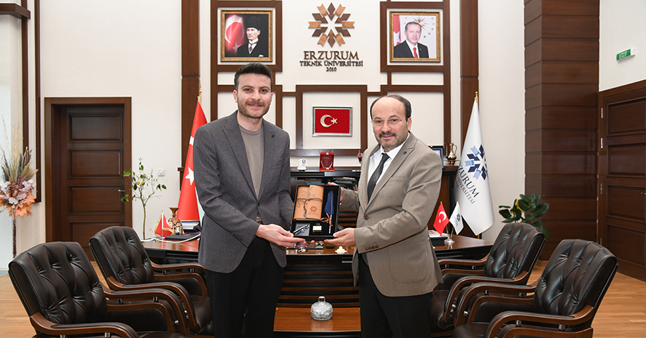 Rektör Çakmak Ödüllü Genç Araştırmacıyı Misafir Etti 