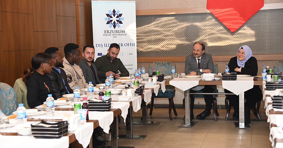 Rektör Çakmak, Uluslararası Öğrencilerle Buluştu