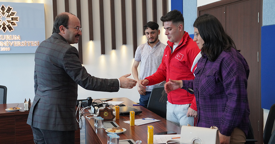 Rektör Çakmak Özel Gereksinimli Öğrencilerle Buluştu