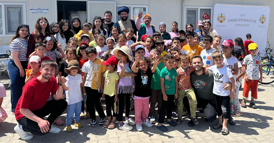 ETÜ’lü Gençler Deprem Bölgesindeki Çocuklarla Kucaklaştı