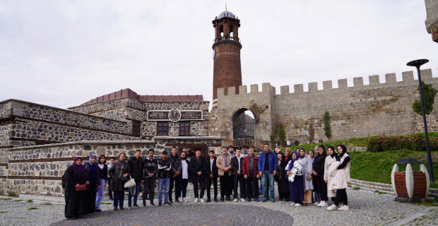 Oryantasyon Gezisi