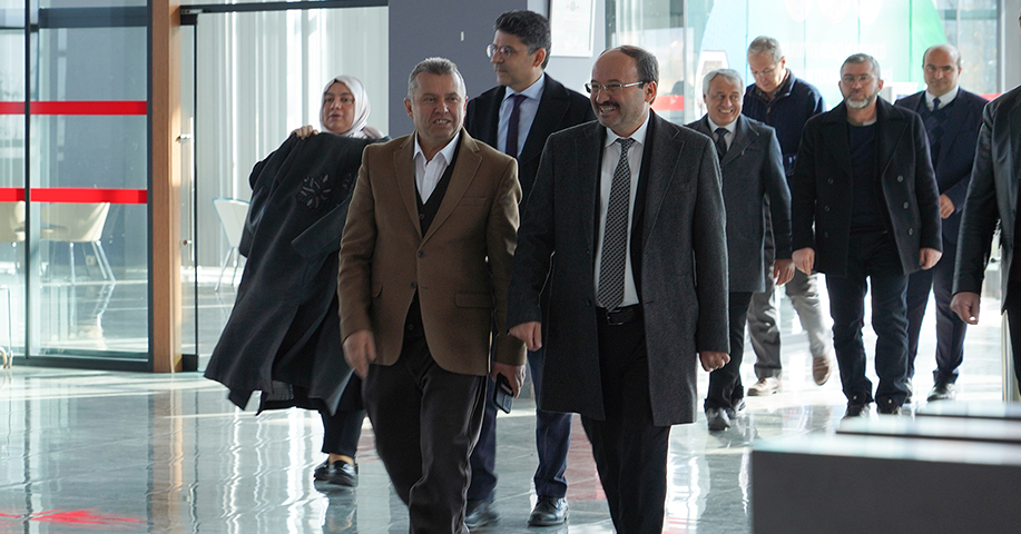 Rektör Çakmak Birim Ziyaretlerini Sürdürüyor