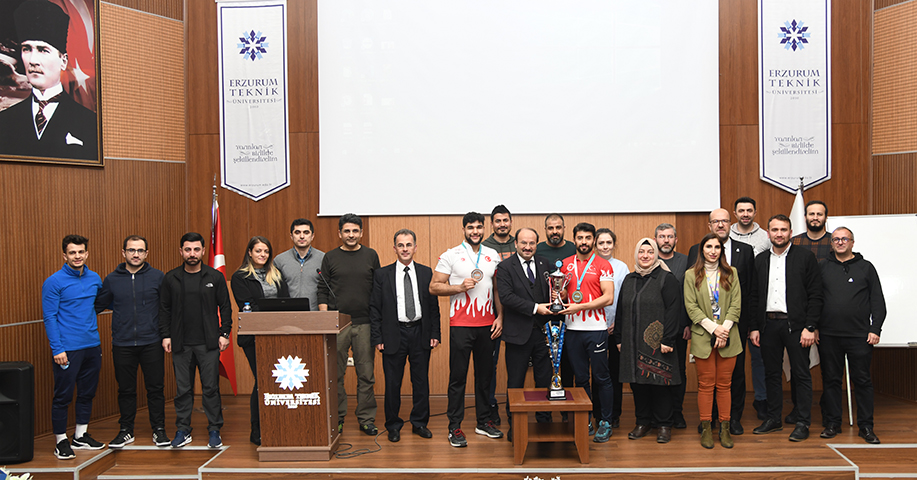 ETÜ’de Madalya Kazanan Sporcular İçin Tören Düzenlendi.