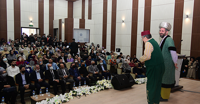 ETÜ'de Yeni Dönem Tiyatro Gösterisi ile Açıldı