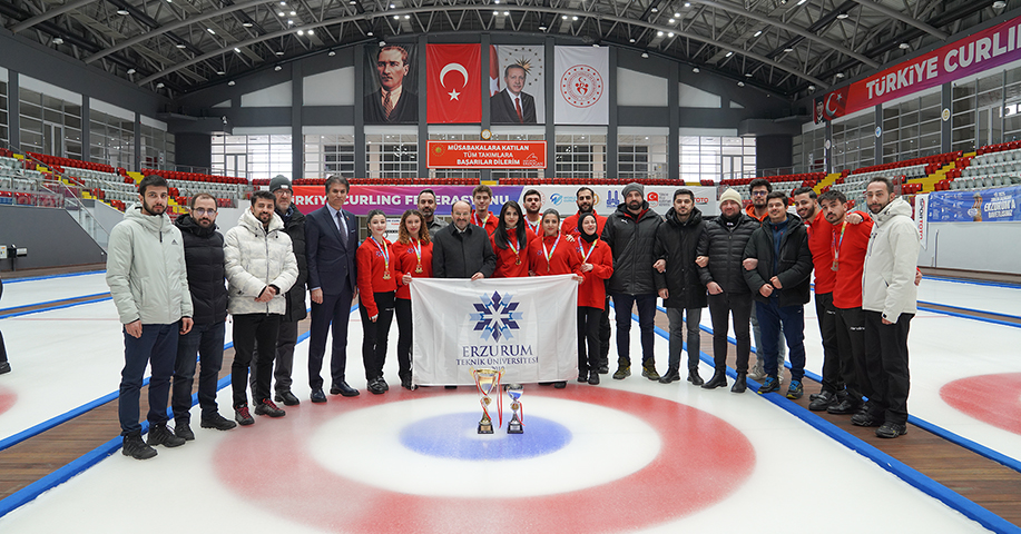 ETÜ Buz Üstünde Zirvede