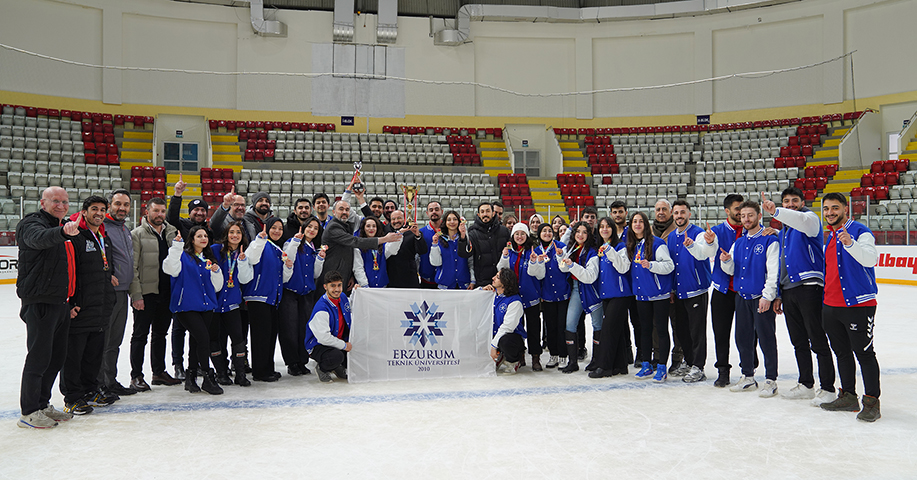 ETÜ Buz Hokeyinde Çifte Kupa Kazandı