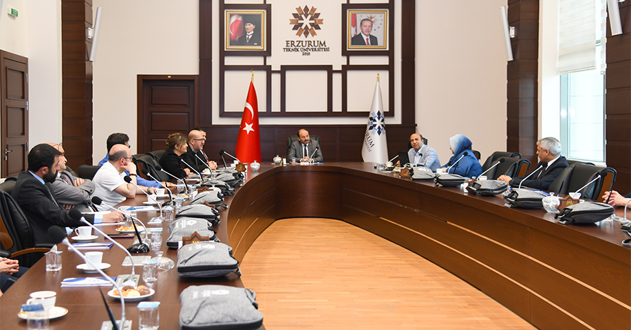 Rektör Çakmak Etüt Merkezi Öğretmenlerini Konuk Etti 