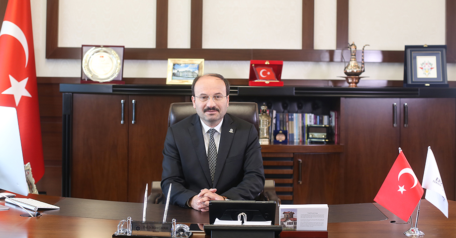 Rektör Bülent Çakmak Aday Öğrencilere Çağrıda Bulundu