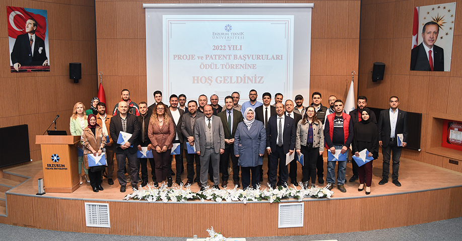 Rektör Çakmak Proje ve Patent Desteği Alan Akademisyenlerle Bir Araya Geldi 
