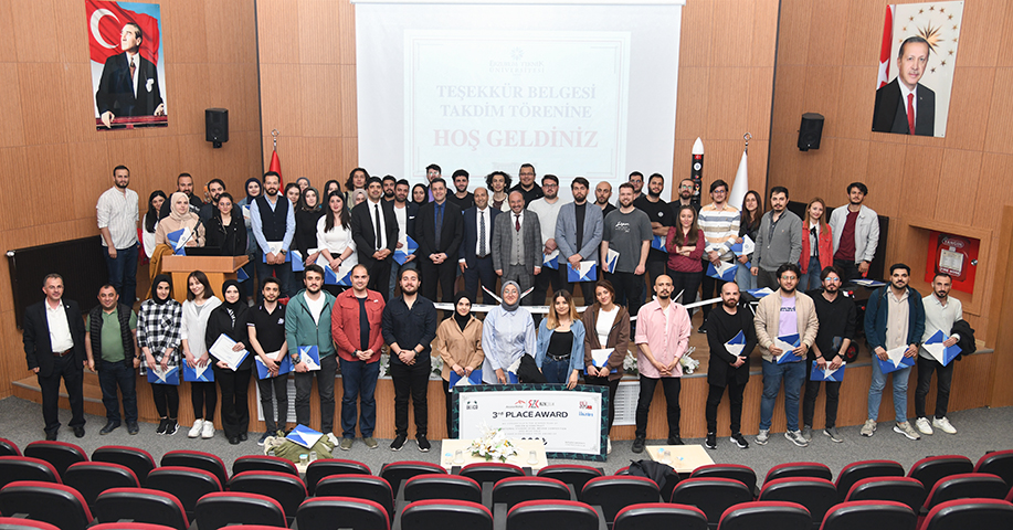 Rektör Çakmak Başarılı Öğrencilerle Bir Araya Geldi