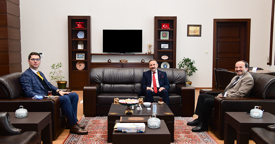 Aşkale Kaymakamı ile Belediye Başkanı Rektör Çakmak'ın Misafiri Oldu