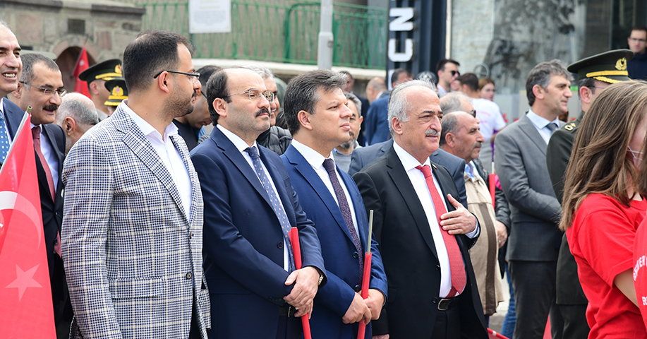 Rektör Çakmak 19 Mayıs Atatürk’ü Anma, Gençlik ve Spor Bayramı Kutlamalarına Katıldı. 