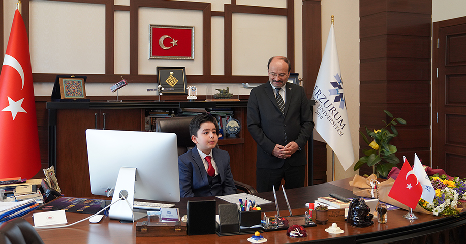 Rektör Çakmak, 23 Nisan’da Makamını Çocuklara Devretti