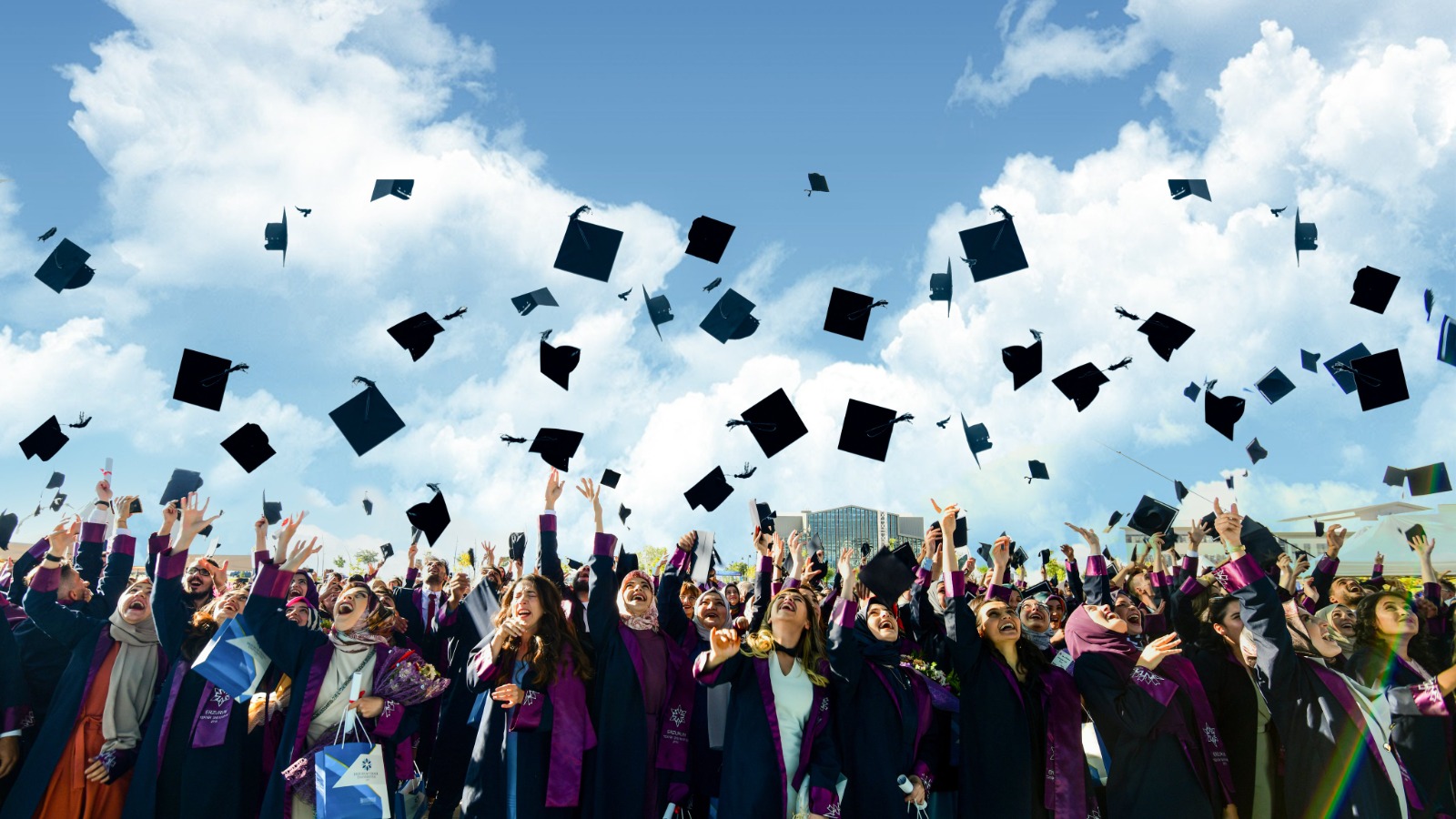 ETÜ’de Mezuniyet Coşkusu