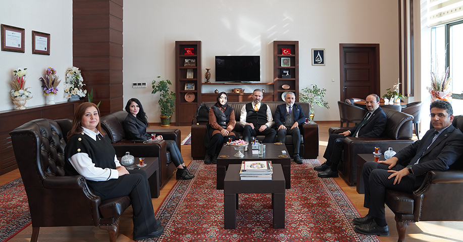 Yurtdışı Türkler ve Akraba Topluluklar Başkanlığı Heyeti Rektör Çakmak ile Bir Araya Geldi