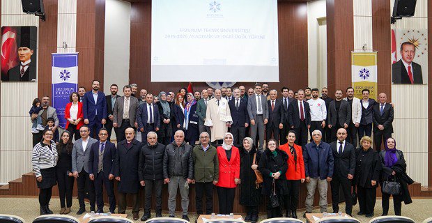 ETÜ’de Akademik Giysi ve Ödül Töreni Gerçekleştirildi