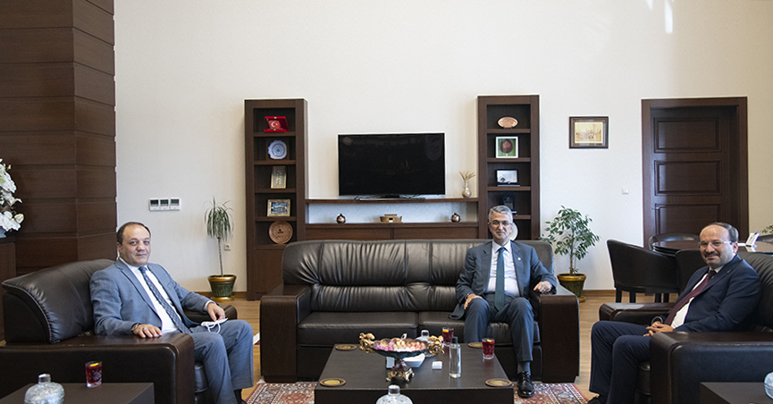 Milletvekili Aydın, Rektör Bülent Çakmak'ı Ziyaret Etti