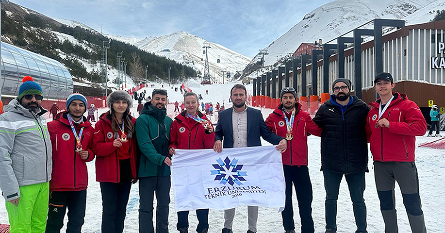 Buza Altın Harflerle ETÜ Yazıldı