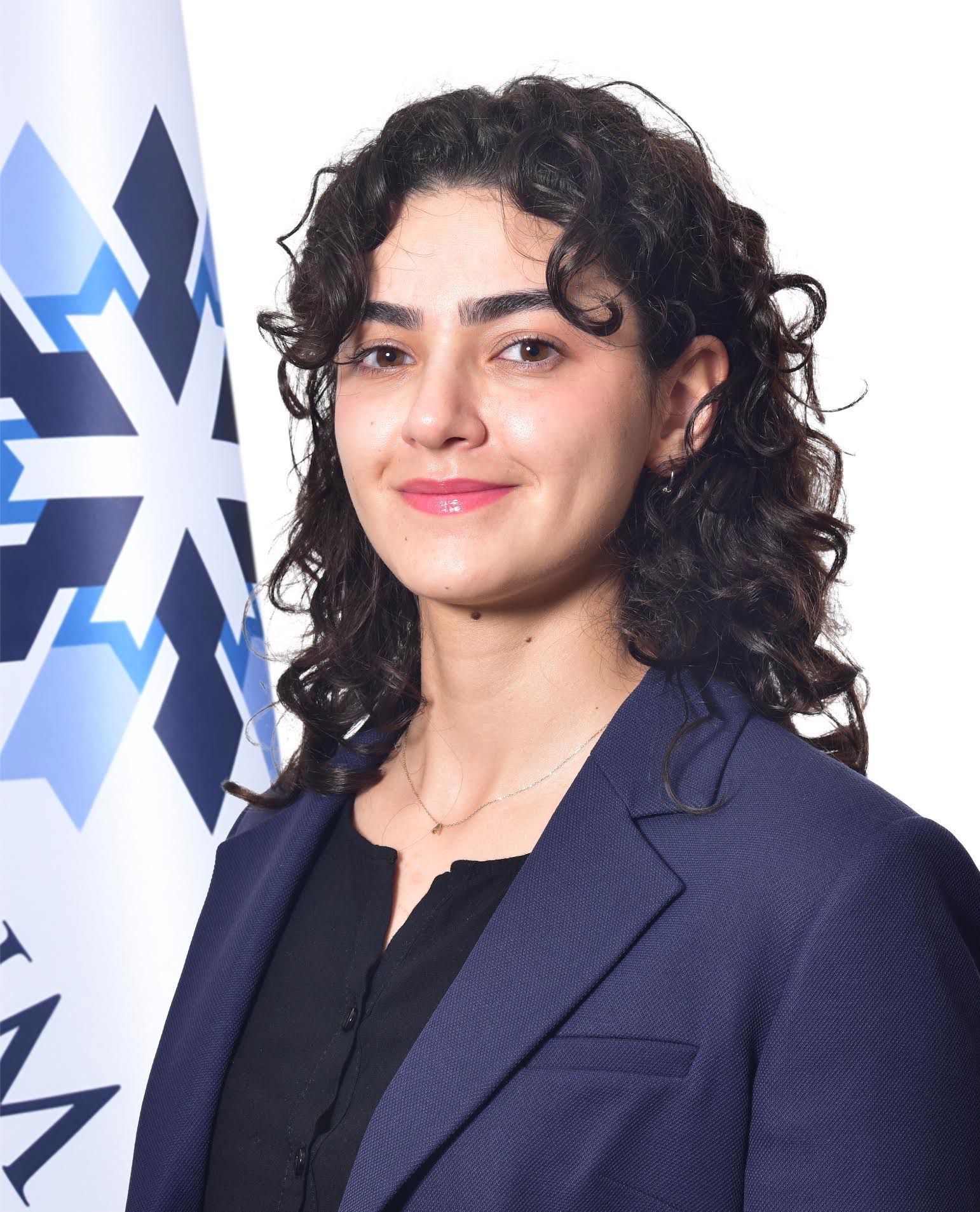 Ayşenur Ezirmik foto�raf�